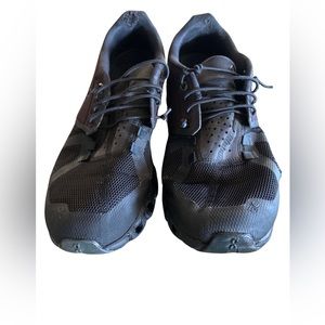 Cloud Women Running Black Running Shoes in size W9.